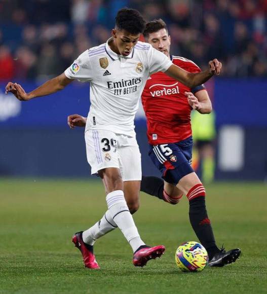 El espigado delantero debutó en enero con el primer equipo del Real Madrid. Sin muchas oportunidades para suplir a Karim Benzema, ha causado sensación en los pocos minutos que ha tenido.