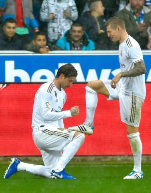 Sergio Ramos tuvo este detalle con Toni Kroos, quien le dio la asistencia para su gol con un toque de calidad.