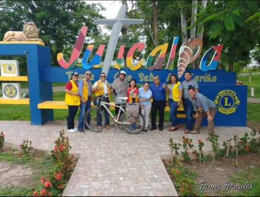 Los momentos mágicos de Tabare junto a su bicicleta 'América' en Honduras