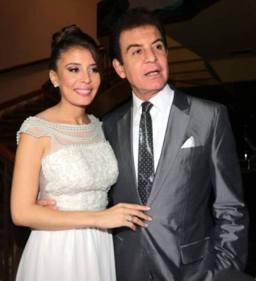 El presentador de televisión y político Salvador Nasralla y la modelo Iroshka Elvir se casaron en Tegucigalpa.
