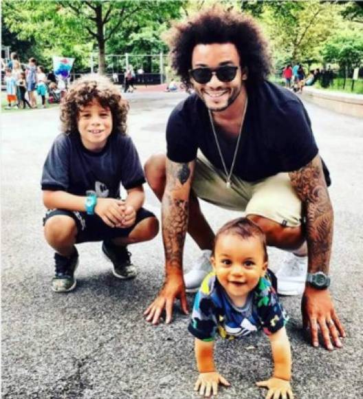 Marcelo - El lateral brasileño del Real Madrid con sus dos hijos Enzo y Liam.