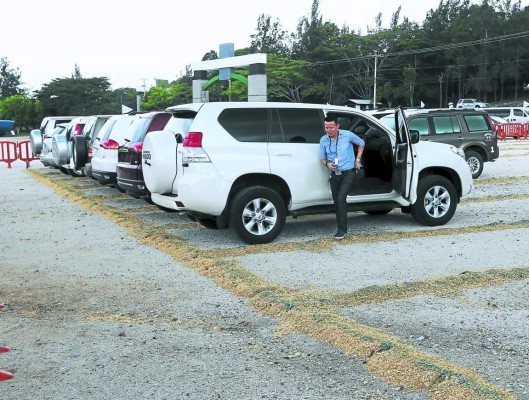 Estado hondureño exhibe los primeros 45 carros a subastar