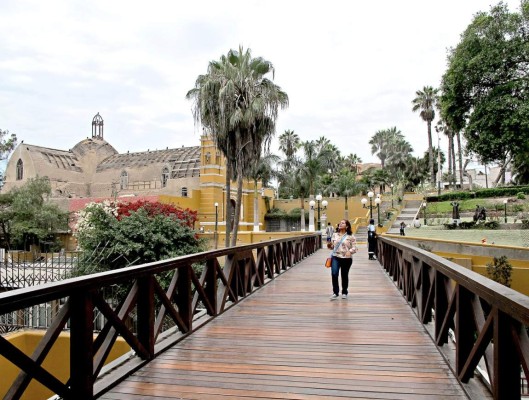 Paseo por los lindos barrios de Lima, Perú