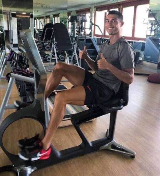 Cristiano Ronaldo ha impactado en Italia con sus rutinas de ejercicios para mantener su forma física.