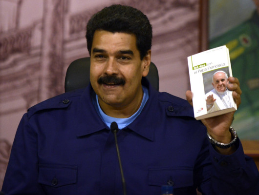 Maduro insiste en criticar a CNN tras expulsión de sus periodistas