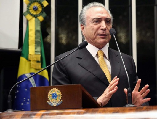 Temer jura como nuevo presidente de Brasil