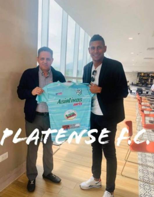 Carlo Costly también fue presentado por el Platense tras firmar su contrato para este Torneo Clausura 2020. El delantero de 37 años fue dado de baja en el Marathón.