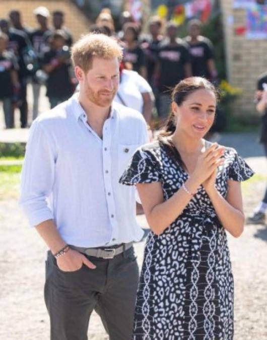 La gota que colmó el vaso fue su entrevista con ITV en donde se quejaban de la vida difícil como royals. Meghan casi lloró cuando dijo que no la estaba pasando tan bien como miembro de la familia real, esto debido al acoso de los medios británicos.<br/>