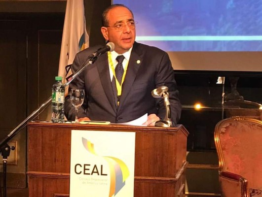 El presidente de CEAL Internacional, el empresario hondureño Camilo Atala.
