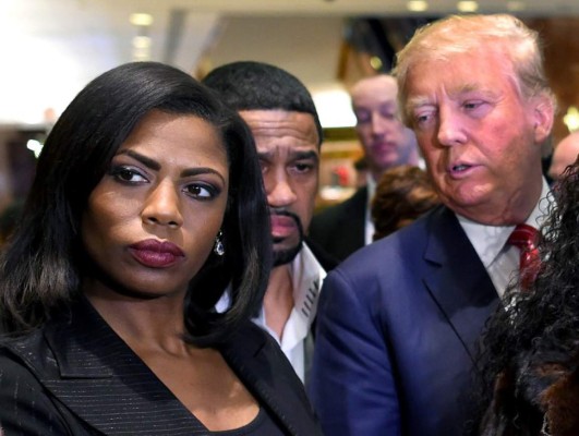 Trump explota contra Omarosa y la tilda de 'perra'