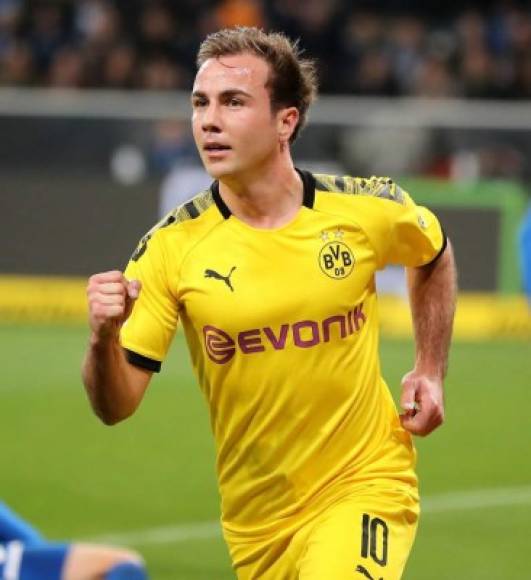 Según el diario 'Bild', Mario Götze, campeón del mundo con la selección alemana, tiene una oferta del Atlético de Madrid. El medio alemán asegura que el centrocampista no va a renovar su contrato con el Borussia Dortmund que expira el 30 de junio por lo que será libre para firmar por el equipo que quiera.<br/><br/>El 'problema' que puede encontrar Götze es que el Atlético no le puede pagar los 10 millones de ficha que cobra en el Dortmund. Tendría que reducir sus emolumentos.