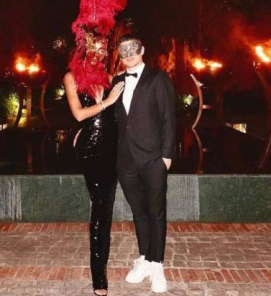 Marco Verratti: El jugador italiano del PSG junto a su amada pareja también le dio la bienvenida al 2021 con su respectiva fiesta.