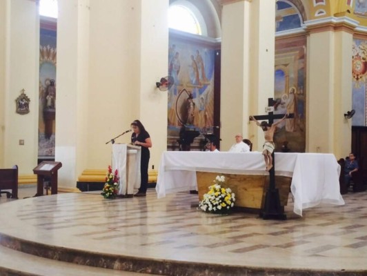 La misa fue presidida por el sacerdote Saturnino Senis en la catedral San Pablo Apóstol de San Pedro Sula.