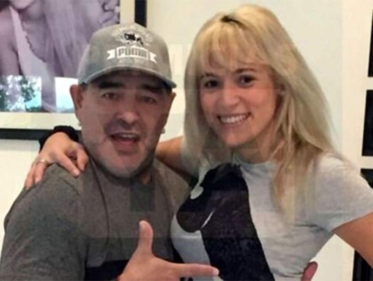 Maradona rejuveneció su rostro con una cirugía estética