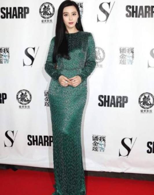 La remuneración exorbitantes de las estrellas de cine y televisión suelen ser polémicos en China.<br/><br/>Según la revista estadounidense Forbes, Fan Bingbing fue en 2007 la estrella china mejor pagada, con unos ingresos de 300 millones de yuanes (38 millones de euros).