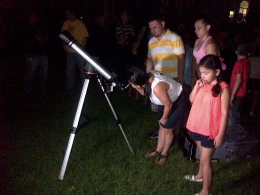 El eclipse de luna roja cautivó a toda Honduras