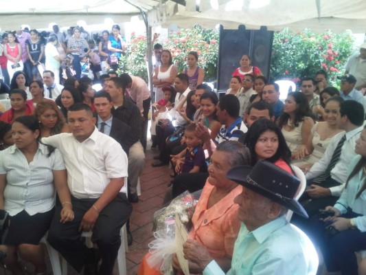 120 parejas se dieron el sí en matrimonio en el Progreso