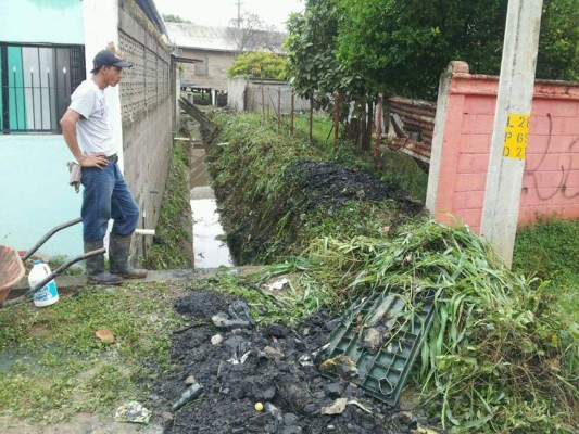 Compresor de limpieza drena el centro de La Lima