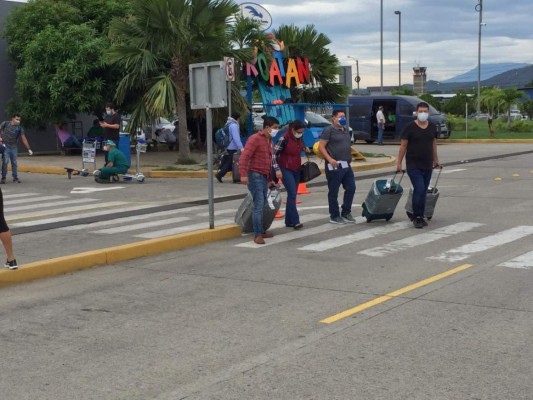 Retornan al país 86 hondureños que estaban varados en Brasil