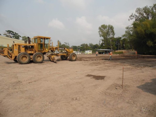 En La Ceiba reanudan labores para instalar hospital móvil