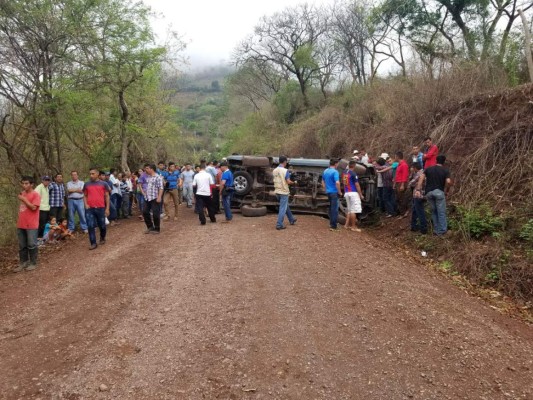 Dos muertos y tres heridos deja accidente en La Arada, Santa Bárbara  