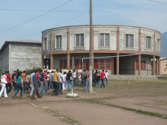 Obras y tecnificación en la Unah llegarán en 2014 a los 8 centros regionales