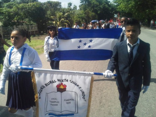 Escolares de El Progreso celebran la Independencia de Honduras