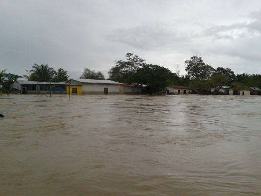 Evacúan a 266 personas en Tela por lluvias