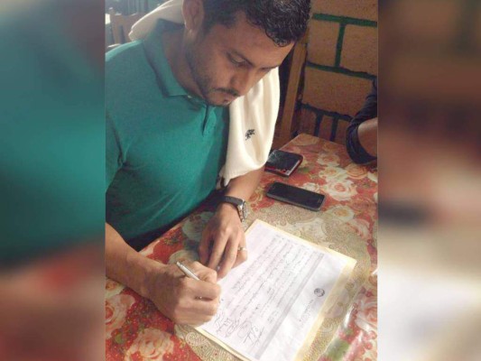Noel Valladares firma la consulta nacionalista para la reelección