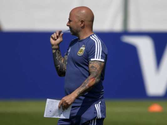 Pese a la tempestad, Sampaoli es ratificado en Argentina