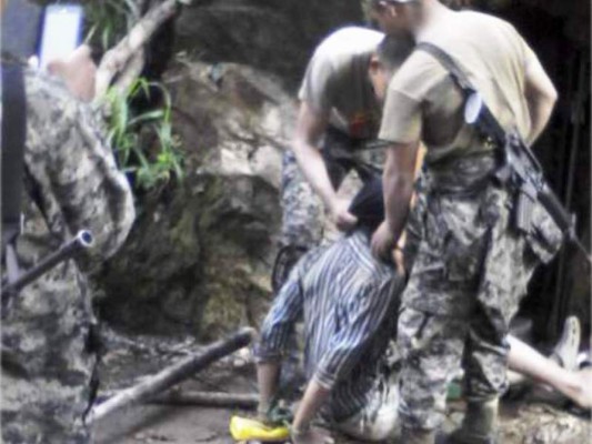 Dictan detención judicial para tres militares por torturas a 4 mineros