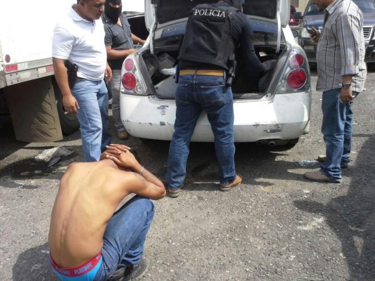 Los hermanos Ivis Adonay y Wilson Lenín Pacheco Barrera fueron capturados cuando llevaban raptada a una menor en el barrio Medina de San Pedro Sula.
