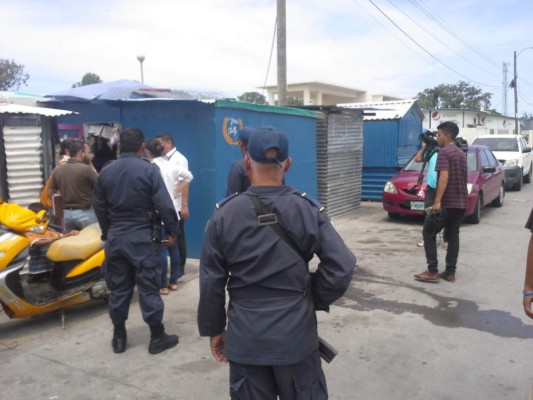 Decomisan medicinas que vendían en glorietas de hospital de La Ceiba