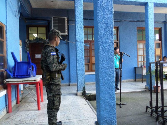 Policía de Investigación allana municipalidad de La Ceiba