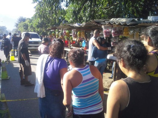 Ultiman a lavador de carros frente a su esposa