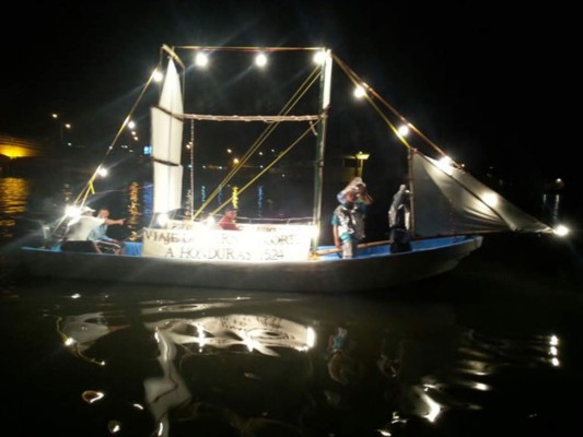 Noche Veneciana llena de colorido Puerto Cortés