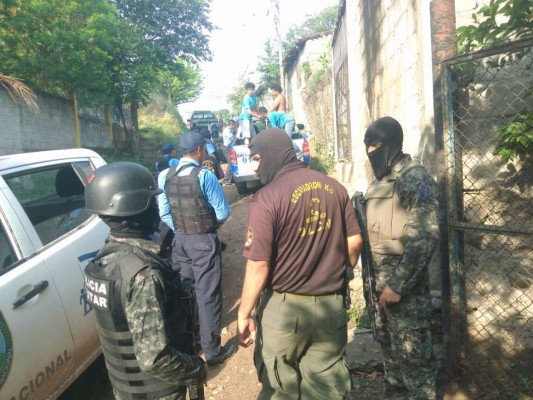 Ocho detenidos, armas y droga deja 'Operación Águila' en Comayagua
