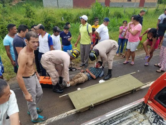 Choque entre moto y automotor deja dos personas heridas