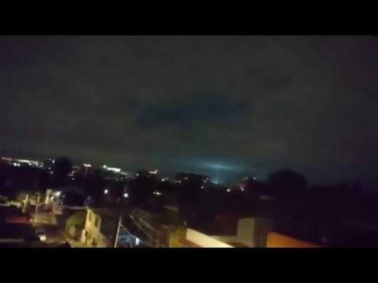 VIDEO: ¿Qué son las extrañas luces en el cielo mexicano durante el terremoto?
