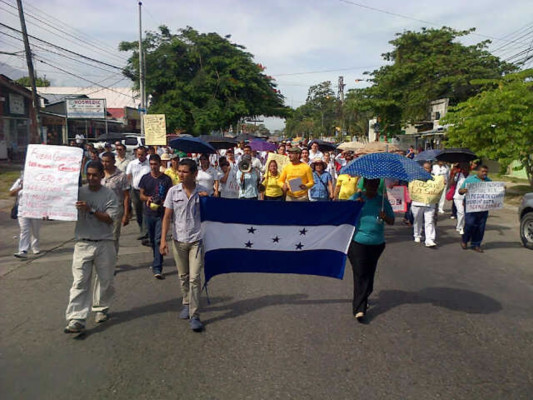 Protestas en La Ceiba por el abandono del Hospital Regional Atlántida