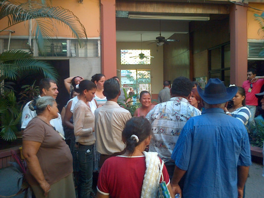 Empleados de Alcaldía de San Pedro Sula protestan por falta de pago