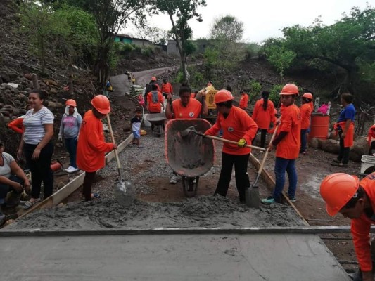 Mujeres incursionan con paso firme en la construcción