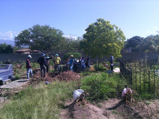 Exhuman tres cadáveres en Comayagua