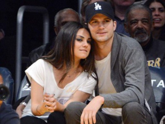 Mila Kunis y Ashton Kutcher están ansiosos ante la llegada de su bebé