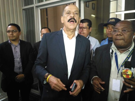 El exdiputado Augusto Cruz Asensio rinde cuentas ante el TSC