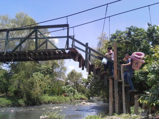 Se daña puente hamaca en la Rivera Hernández