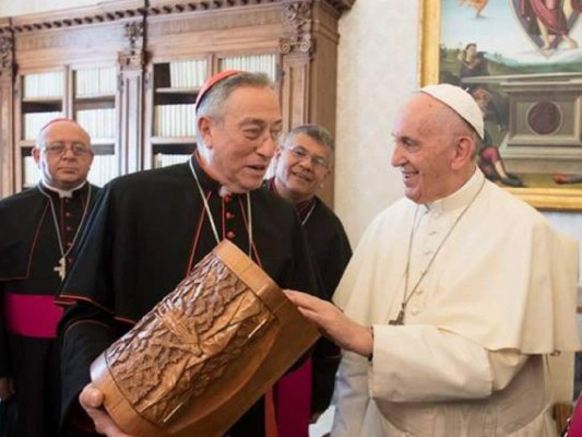 El cardenal y el Santo Padre se conocen desde hace varios años; como cardenales han compartido en múltiples consejos y organismos de la Iglesia.