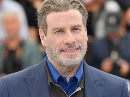 John Travolta impacta con radical cambio de look