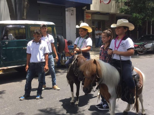 Las mejores imágenes del desfile del Agas