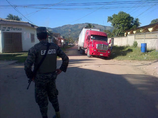 Militares distribuyen material electoral para elecciones en Honduras